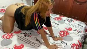 mi hermanastro me ayuda hacer ejercicio antes de ir a descansar y follamos hasta correrse dentro de mi