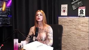 Pediu ajuda para ser internada, mas antes foi se despedir das drogas, e os pais foram embora – Ruiva Braba (SHEER/RED)