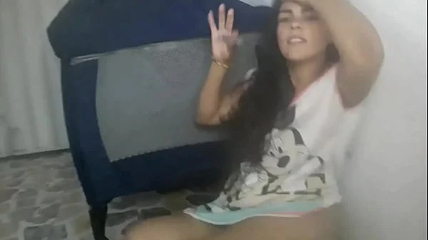 EL VECINO ME ESCUCHA PIDIENDO AYUDA ENTRA A MI CASA Y ME FOLLA EL CULO