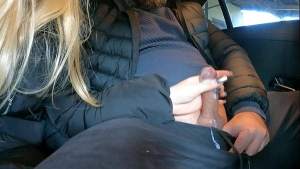 I asked the neighbor’s wife to Jerk Me Off. It was a great Public Handjob in my Car