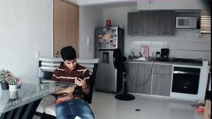 Me follo a la zorra de mi hermanastra a cambio de prestarle el carro