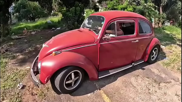 Hard revving and driving VW Beetle 70′