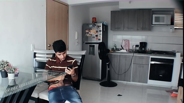 Me follo a la zorra de mi hermanastra a cambio de prestarle el carro