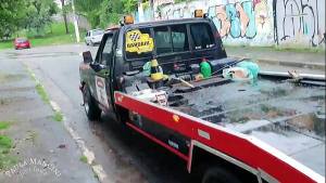 Crushing car – tow truck