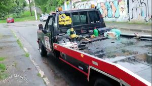 Crushing car – tow truck