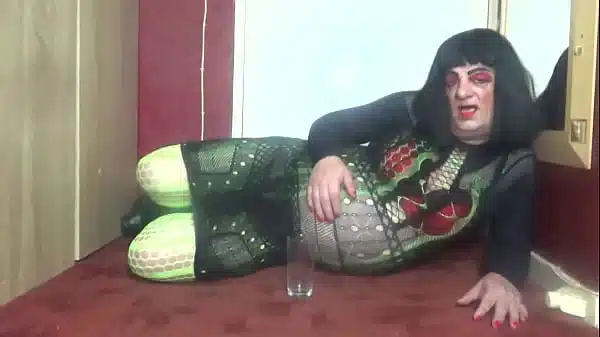 bisexual crossdresser is it me or is it that no one eles likes it because i do i love it