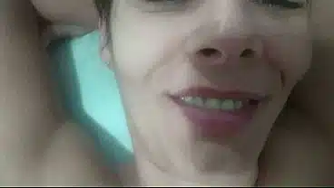 Coroa gostosa insaciável quer sexo toda hora e não dá sossego para o novinho