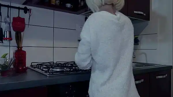 POV – He fucks my ass while I make coffee and ends with a huge cumshot in my mouth – 4K