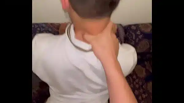 Mi amigo bisexual quería grabarme mientras me trataba como puta mientras vemos league of legends de fondo, se viene adentro finalmente ( porno gay latino)