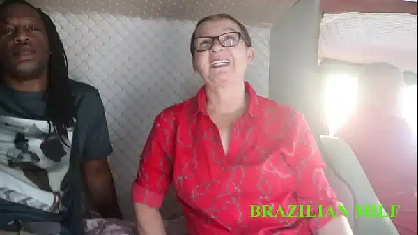 O Negao do cacete imenso meteu no cu da vovo safada no motor home (VIDEO COMPLETO NO RED/SHEER)