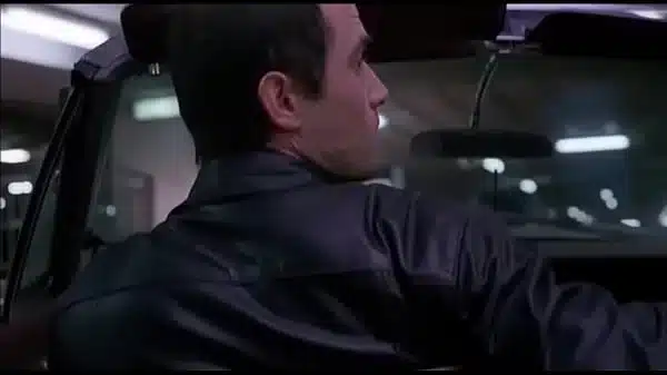 Yolanda Julien follada en un coche