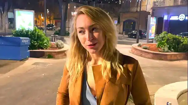 100% lesbien : Elisa, 26ans, découvre des plaisirs insoupçonnés !