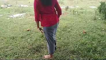 जंगल में चूत में ऊँगली कर रही सौतेली मॉम की नजदीक होटल में दमदार xxxx चुदाई