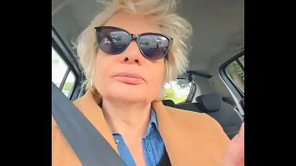 En voiture a la recherche d un endroit pour le faire