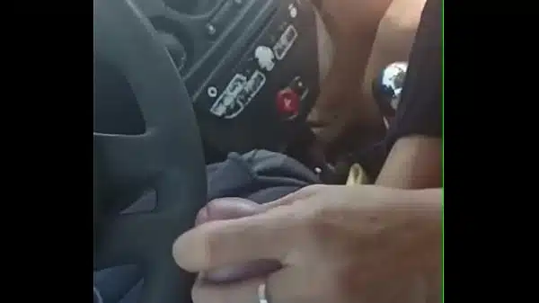 Latina milf en la vía pública con mi suegra me dijo yevarme de compras y terminamos follando en el coche