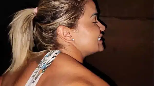 Night adventure with exhibitionism and fucking an ass until cum spurts between the train cars on the open-air railway with a lot of adrenaline. Vagninho e Luna Oliveira